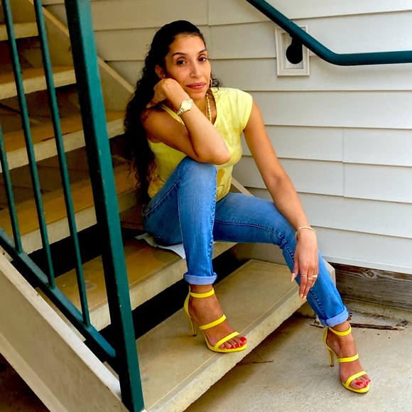 Meet your Posher, Ebony - Picture 3 of 17